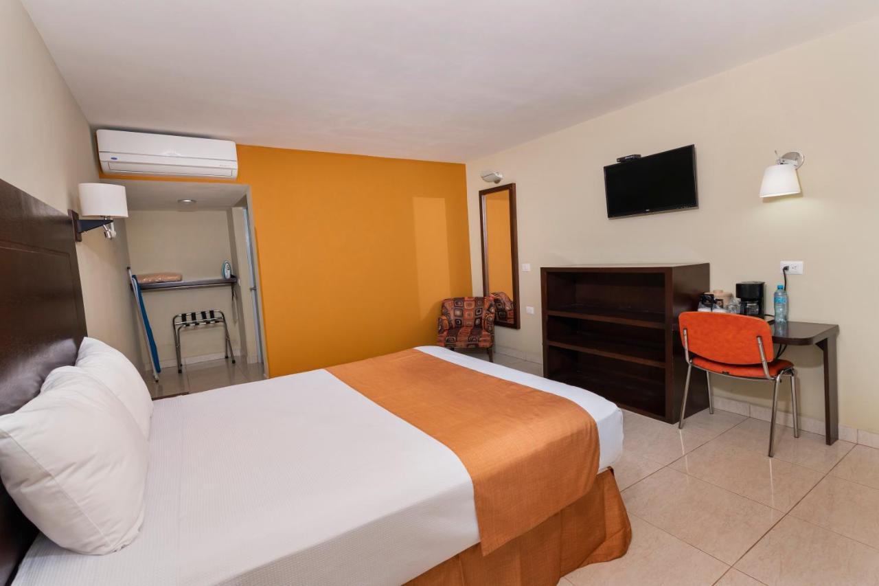 El Camino Hotel & Suites Heroica Caborca Extérieur photo